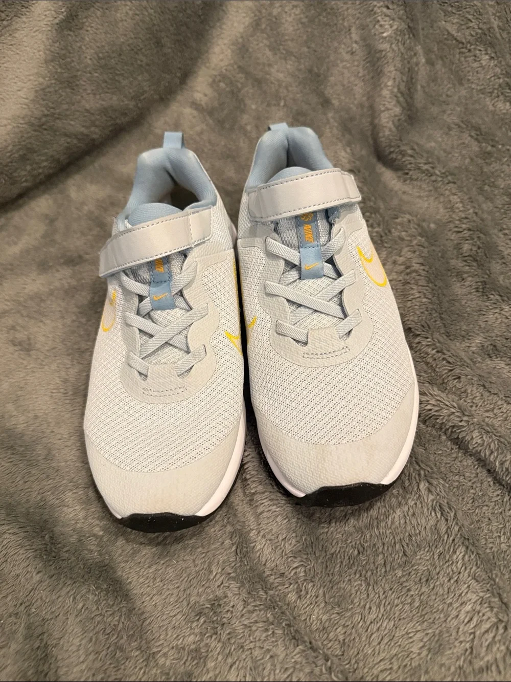 Nike Kids Light Blue & Yellow Hook-and-Loop Sneakers Big Kids US 2.5